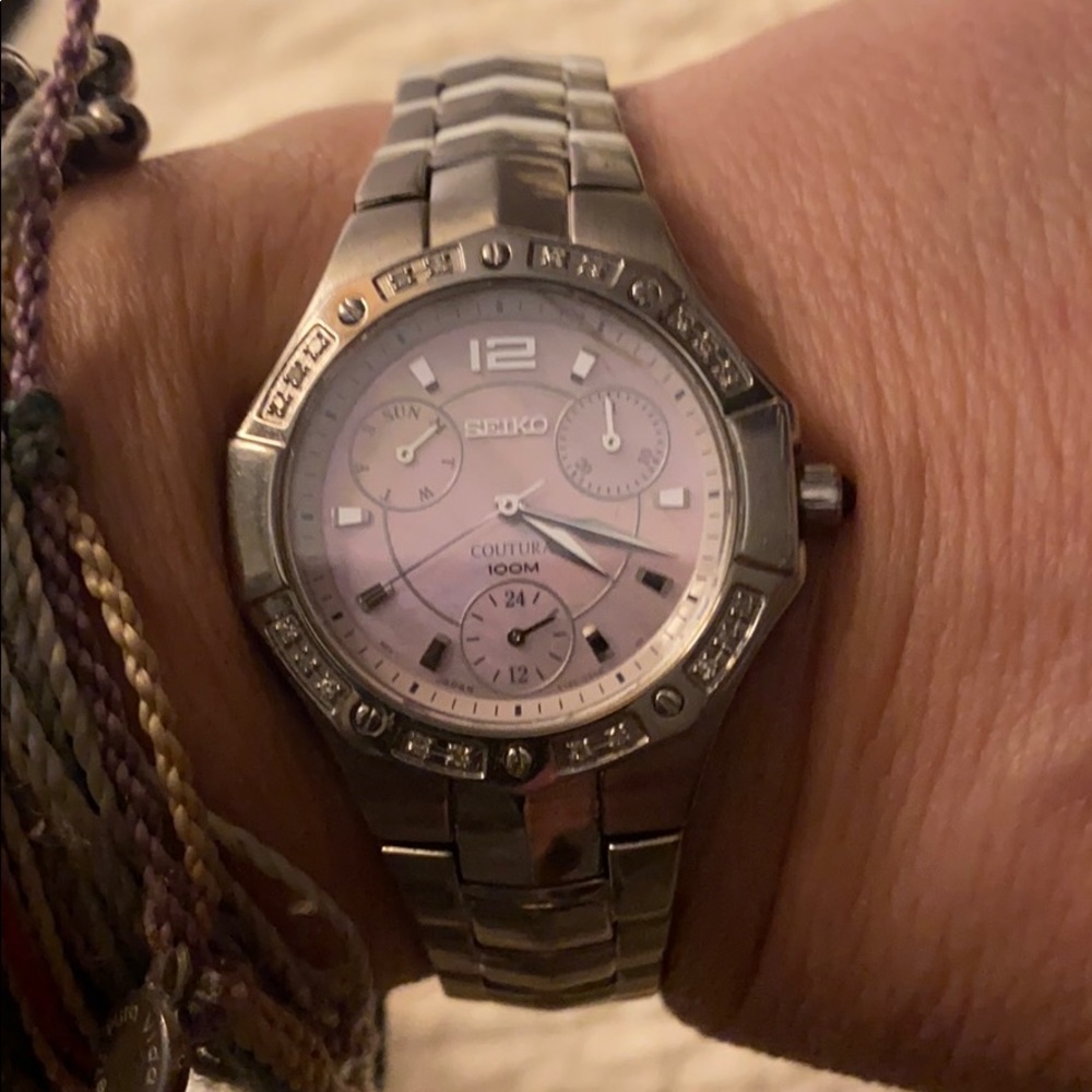 Stunning!! Seiko Watch with Diamond Chips